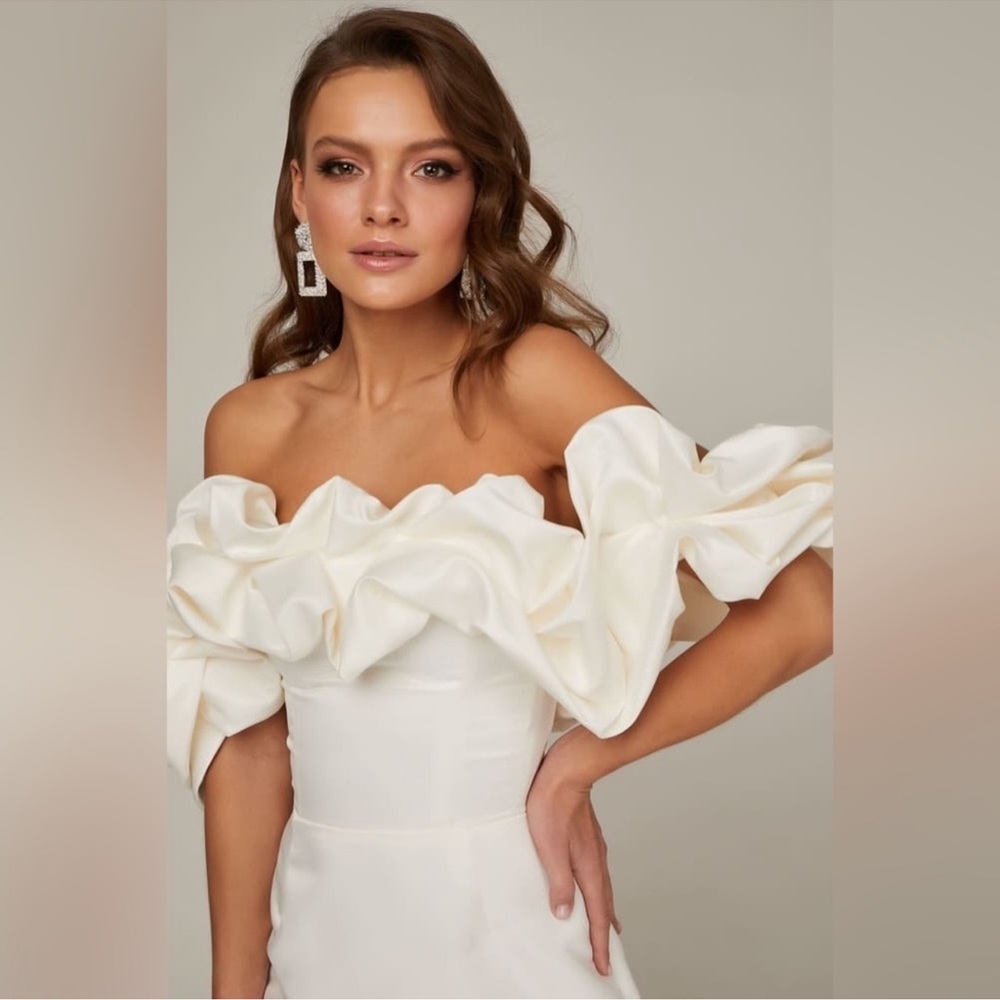 Post Meridiem white with ruffles "Meringue"
Mini Dress